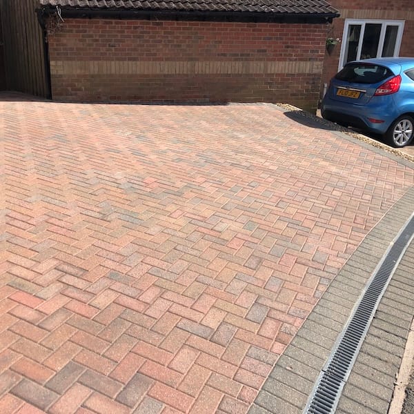 pressure washing in Kettering